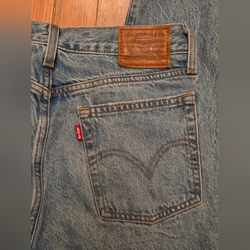 Levi's Wedgie Size 26 Button Up Blue Denim Jeans Distressed Knees - Picture 2 of 13